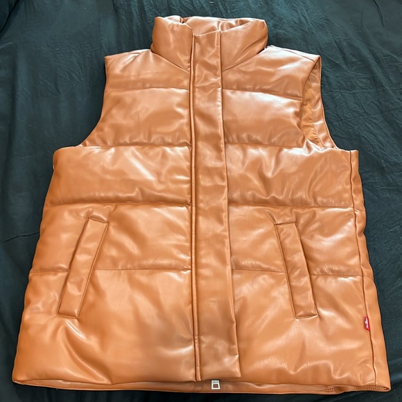 Women’s Levis oversized puffer vest-camel color size Small - Picture 2 of 7